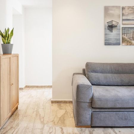 Minimalist Apartment Near The Airport And The City Center Kanálion Dış mekan fotoğraf