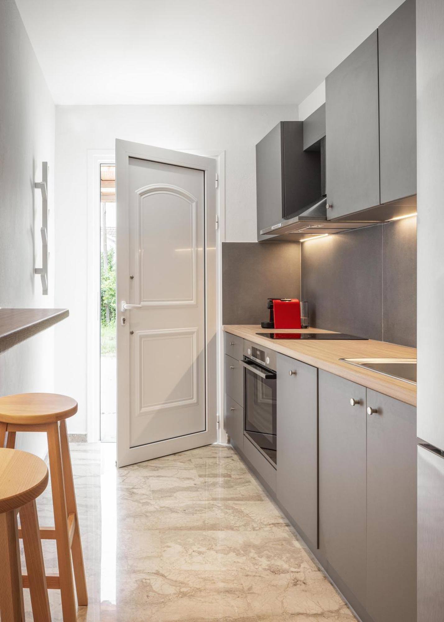 Minimalist Apartment Near The Airport And The City Center Kanálion Dış mekan fotoğraf