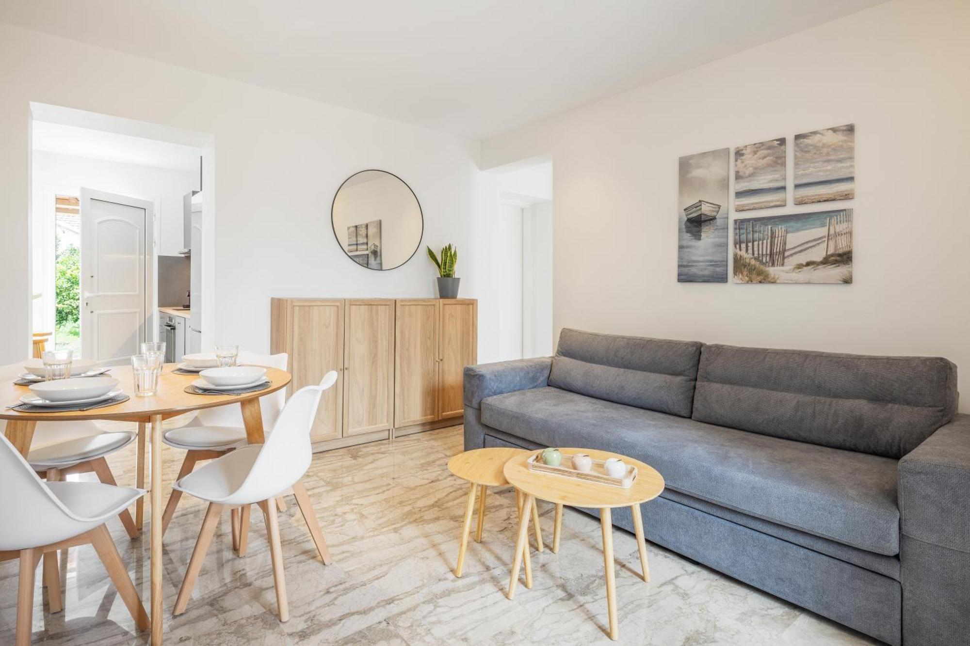 Minimalist Apartment Near The Airport And The City Center Kanálion Dış mekan fotoğraf